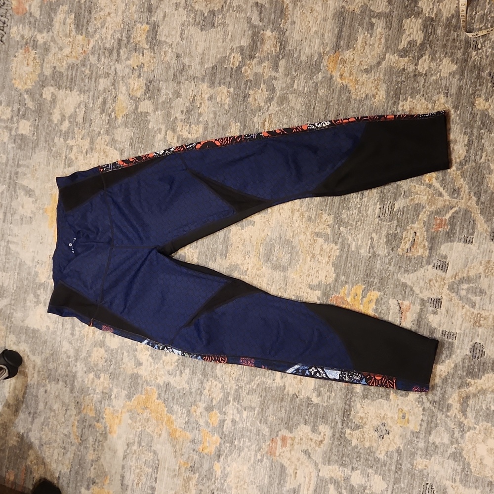 Athleta leggings size medium